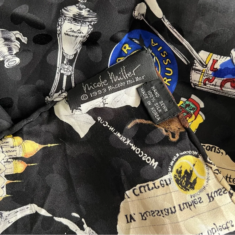 Nicole Miller Vintage Iconic Moscow Kremlin Russia 100% Silk Scarf 42 X 42”